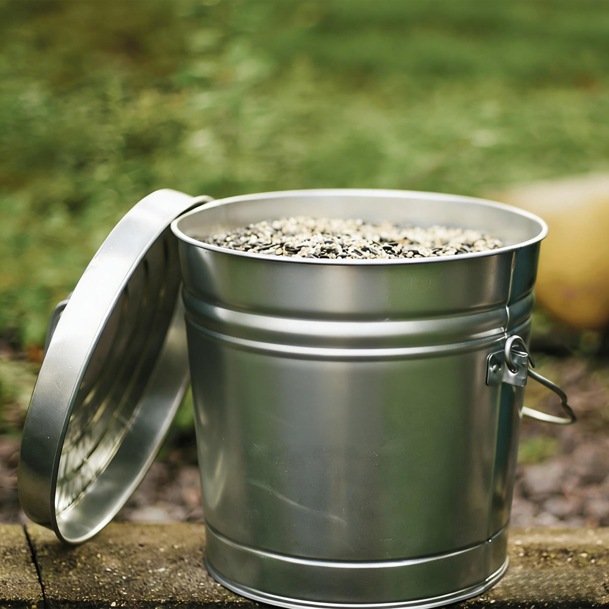 6 Gallon Galvanized Steel Storage Can with Locking Lid T94623